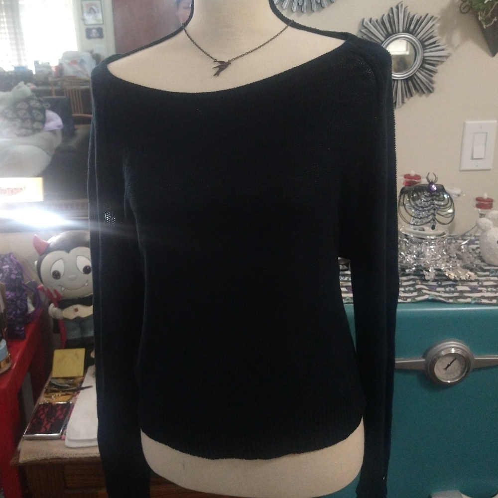 Cropped Black Sweater - Picture 3 of 3